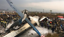 Avião com 71 pessoas a bordo cai e deixa 50 mortos no aeroporto do Nepal