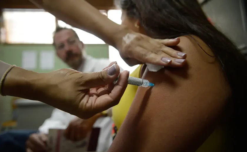 Empresas deverão informar trabalhadores sobre cânceres e vacina