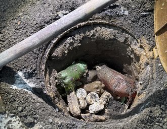 Descarte incorreto de lixo pode provocar alagamentos