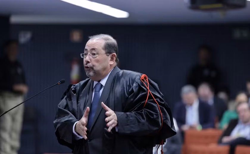 Julgamento de Bolsonaro, dia 2: advogados de ex-presidente e generais questionam provas da trama golpista, delação de Cid e conduta de Moraes