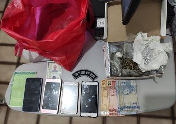 PM prende quatro jovens por tráfico de drogas em Delmiro Gouveia
