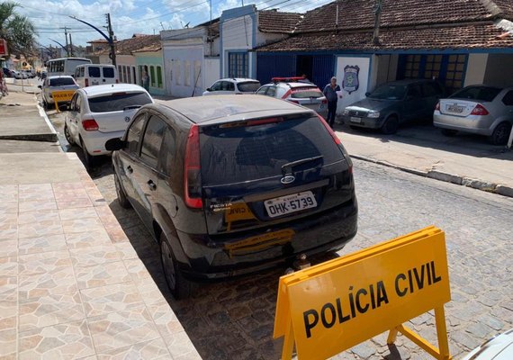 Carro roubado na praia do Francês é recuperado por policiais civis