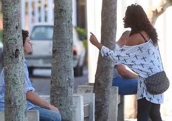 Felipe Dylon e Aparecida Petrowky discutem na rua