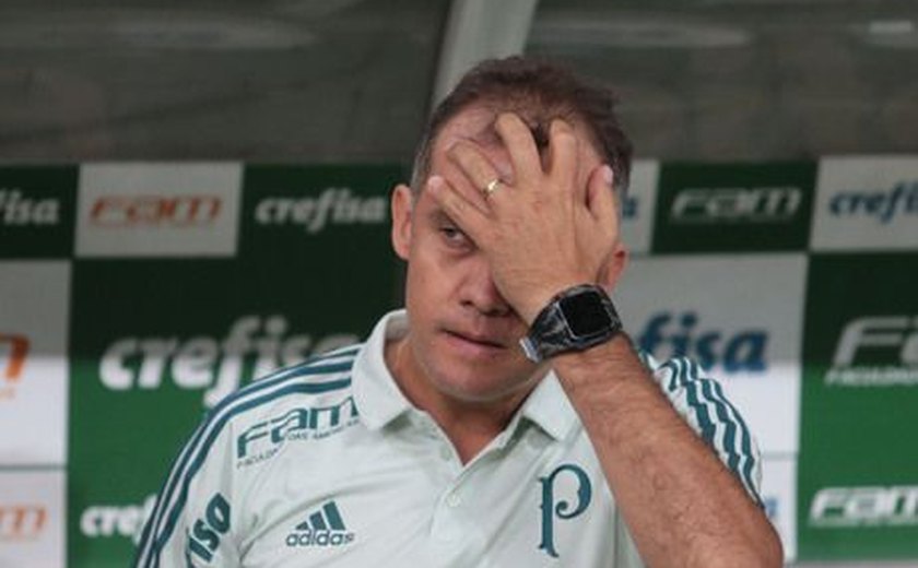 Eduardo Baptista não resiste à derrota e é demitido do Palmeiras
