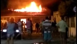 Celular carregando explode e causa incêndio em residência na Vila São Francisco