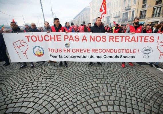 França tem dia de greve geral contra reforma da Previdência