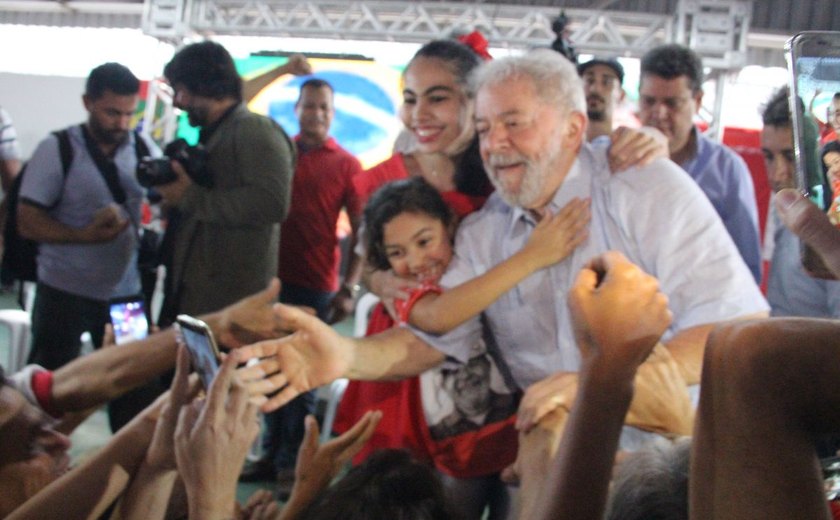 Ex-presidente Lula defende manutenção de conquistas