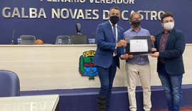 Criador do 'Fusca Literário' recebe a Comenda Escritor Graciliano Ramos