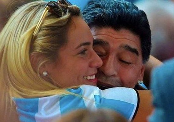 Maradona é expulso de casa pela namorada, diz apresentador argentino