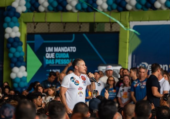 No Benedito Bentes, Renan Filho mostra trabalho na região e assume novo compromisso