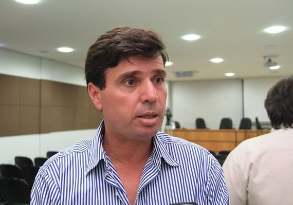 Prefeito expõe racha em família e critica “coronelismo”