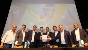 Flávio Bolsonaro recebe apoio de governadores eleitos e Augusto Cury