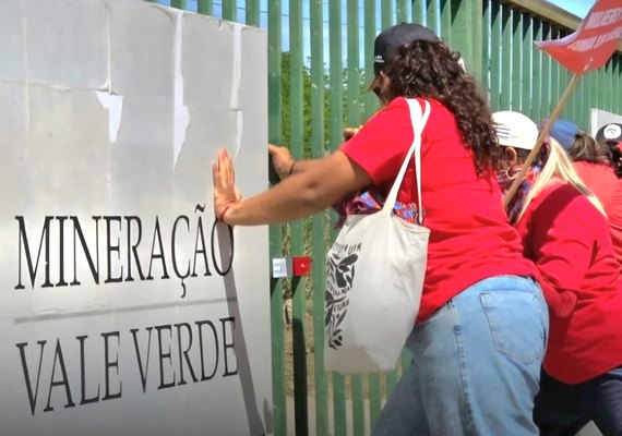 Após acordo, mulheres desocupam as terras da mineradora Vale Verde