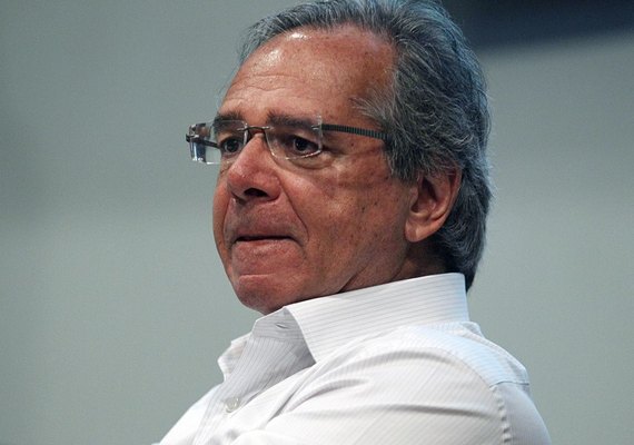 Paulo Guedes pode cair após debandada no Ministério da Economia