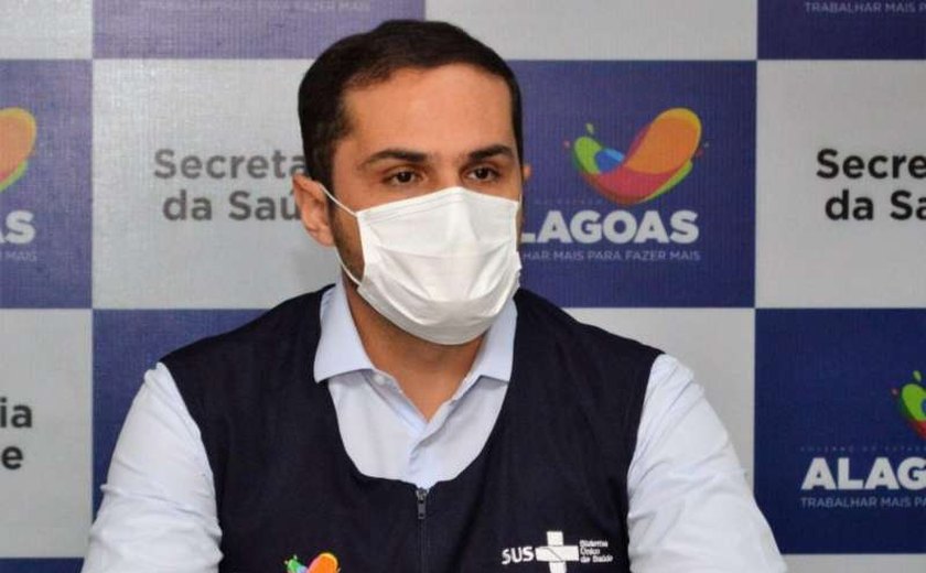 Secretário Alexandre Ayres reforça pedido para que população conclua esquema vacinal