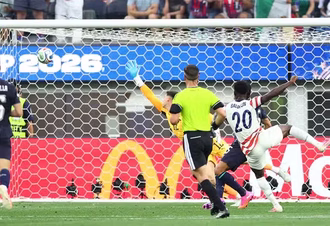 Estados Unidos sufocam Paraguai e goleiam por 4x1