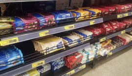 Homem é preso após furtar 71 itens de doces em supermercado no Benedito Bentes