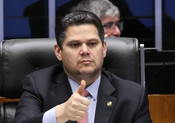 Davi Alcolumbre destrava PEC do fim da 6x1 após conversas com Lula