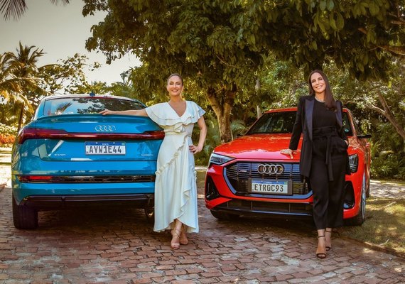 Claudia Leitte e Ivete Sangalo trocam trio por carro elétrico no Carnaval