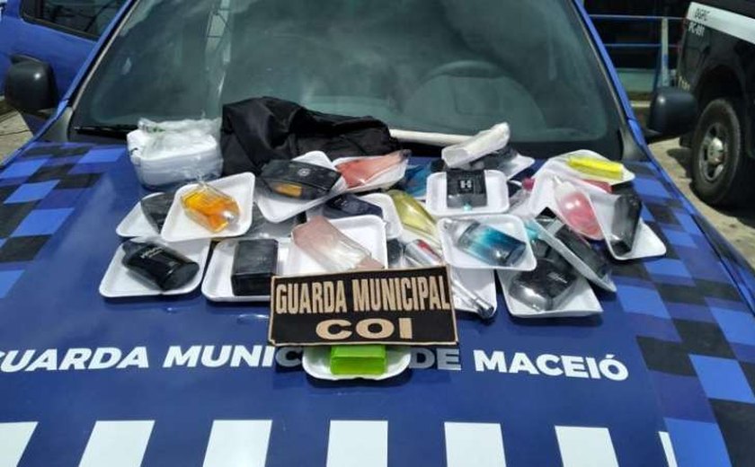 Guarda Municipal prende homem vendendo perfumes falsificados na Praça Deodoro