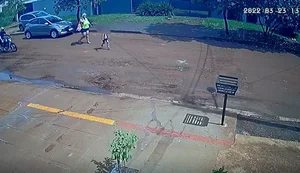 Criança é atropelada e arremessada por motociclista que foge sem prestar socorro