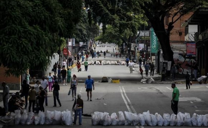 Oposição venezuelana estima em 92% adesão à greve geral contra Maduro