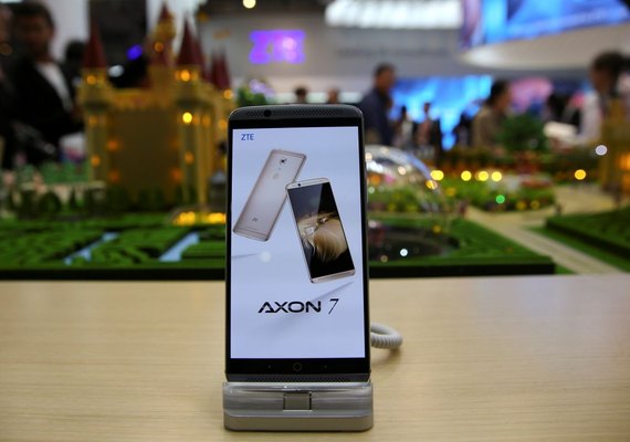 EUA proíbem venda de componentes para fabricante de telefones chinesa ZTE