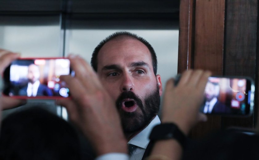 Eduardo Bolsonaro consta em lista de pena pendente de cumprimento