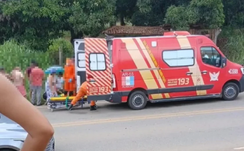 Jovem fica gravemente ferido em colisão entre moto e carro em Arapiraca