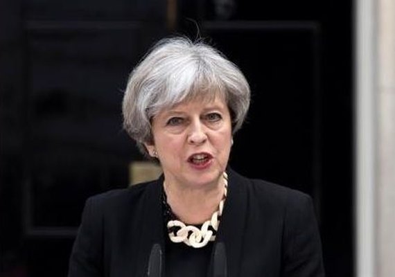 Primeira-ministra anuncia duras medidas contra terrorismo e mantém eleições