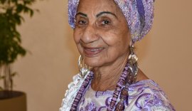 Mãe Mirian toma posse na Academia Alagoana de Cultura
