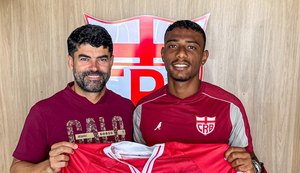 Zagueiro Lyncon é apresentado pelo CRB no CT Ninho do Galo