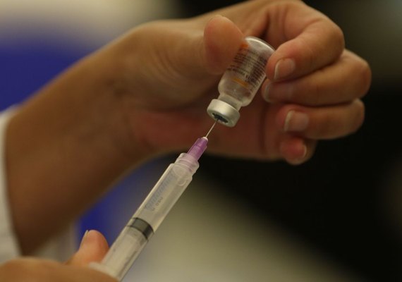 Maceió começa a vacinar pessoas com 40 anos ou mais com a 4ª dose
