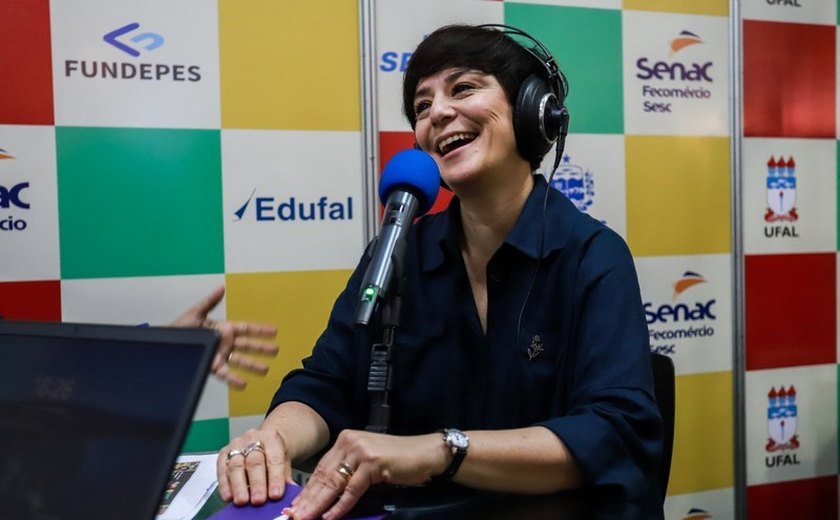 Cantora e escritora Fernanda Takai visita o Gigantinhos Antares