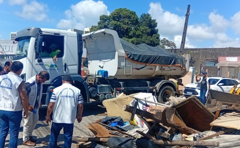 Vigilância Sanitária e Alurb recolhem 3 toneladas de entulhos em via pública