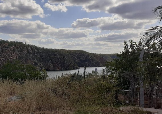 Bombeiros resgatam seis pessoas após embarcação afundar em Delmiro Gouveia