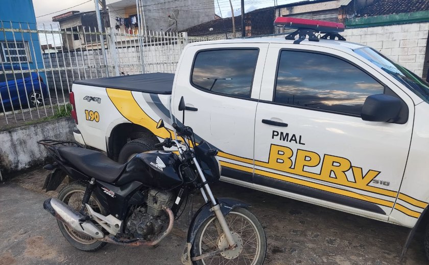 Guarnição do BPRv recupera moto com registro de roubo em Matriz de Camaragibe