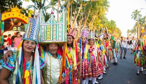 Desfile de Folguedos leva animação à orla de Maceió neste domingo