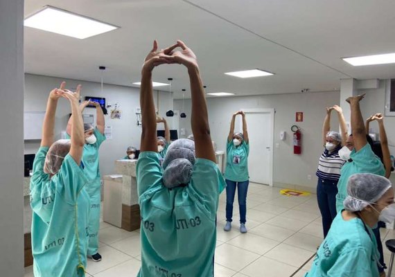 Como instituições brasileiras estão cuidando da mente dos profissionais da saúde?