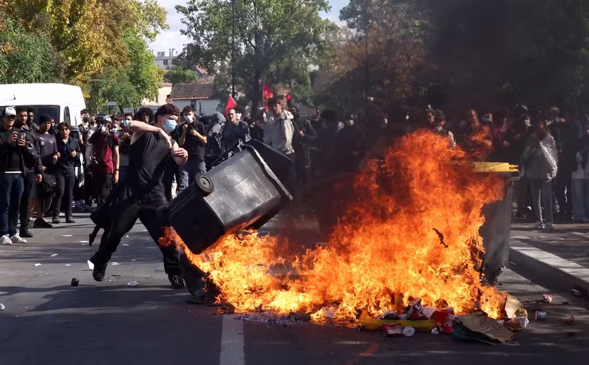 Primeiro-ministro da França condena violência em protestos estudantis