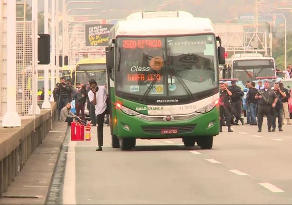 Sequestrador de ônibus na Ponte Rio-Niterói é morto