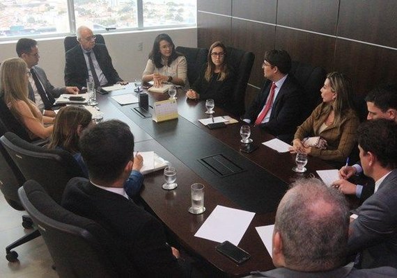 TRE e WhatsApp discutem fake news