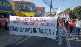 Ato pela democracia e em defesa da educação pública toma ruas da Praça do Centenário ao Centro