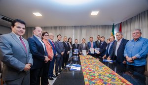 Paulo Dantas entrega LOA 2024 e PPA na Assembleia e destaca integração entre os poderes