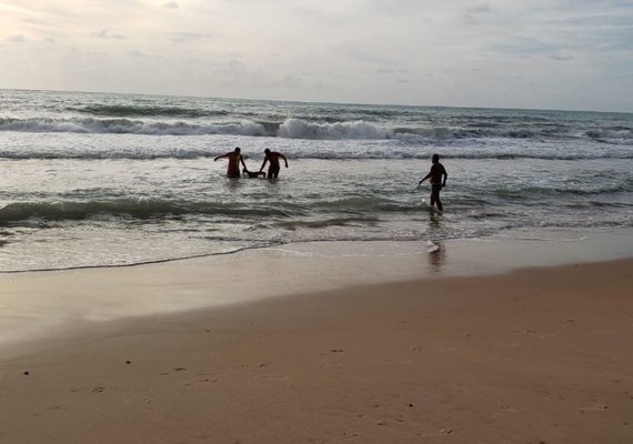 Corpo de homem que desapareceu no mar de Cruz das Almas é achado na areia pela manhã