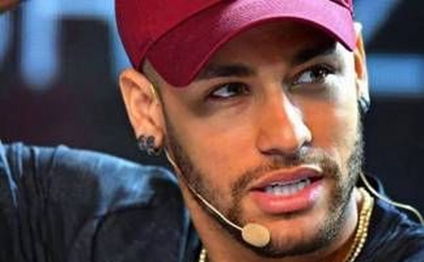 Neymar defende Marquezine após polêmicas do Carnaval: 'Tem que respeitar sim'