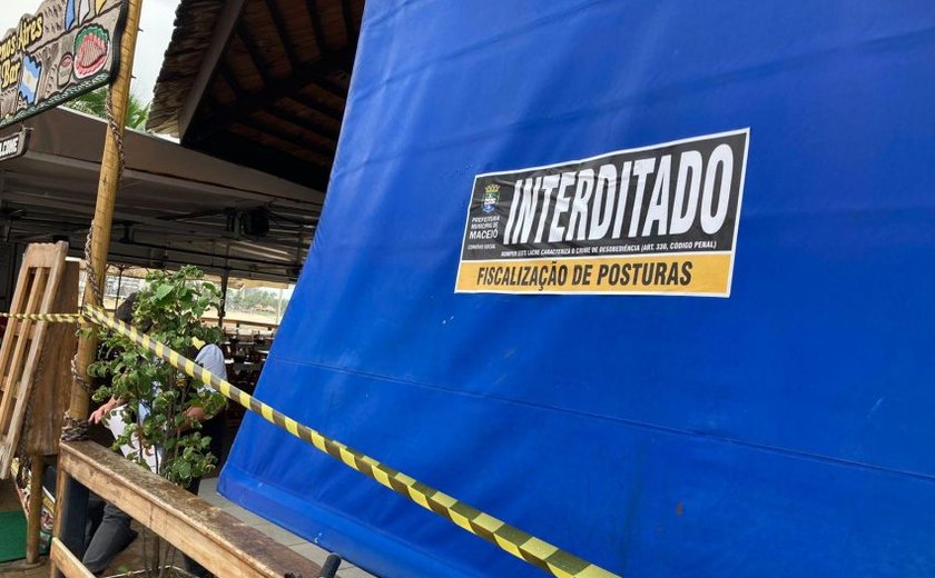 Convívio Social interdita barraca na orla de Jatiúca por risco de colapso