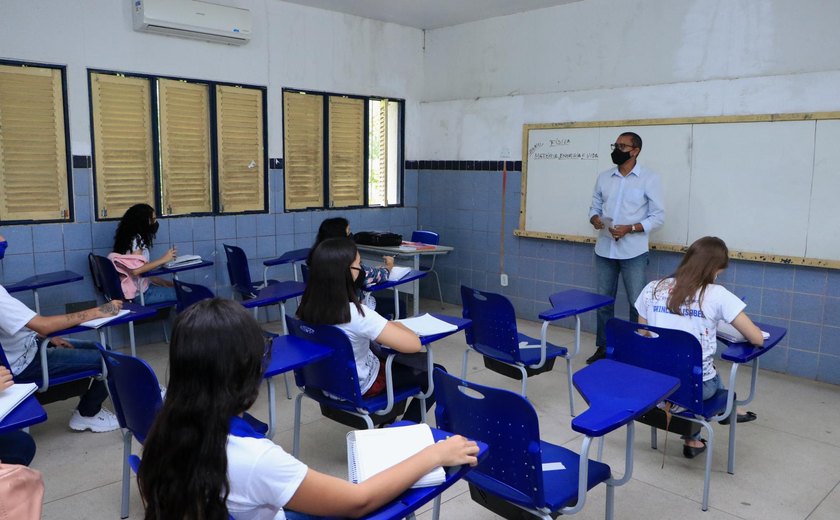 Em Alagoas, nenhum município paga o novo piso aos professores