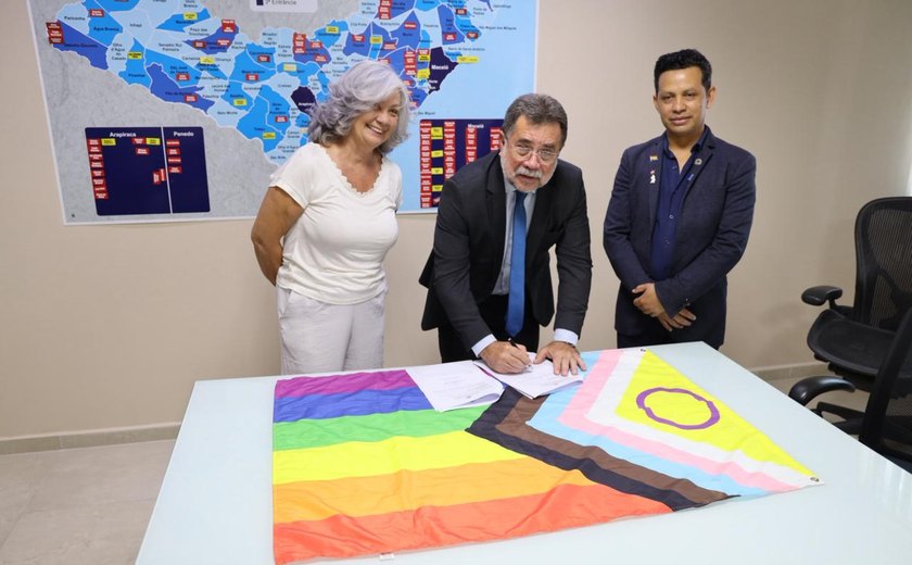 MP/AL  entrega dois notebooks ao Grupo Gay de Maceió e reforça apoio à comunidade LGBTQIAPN+