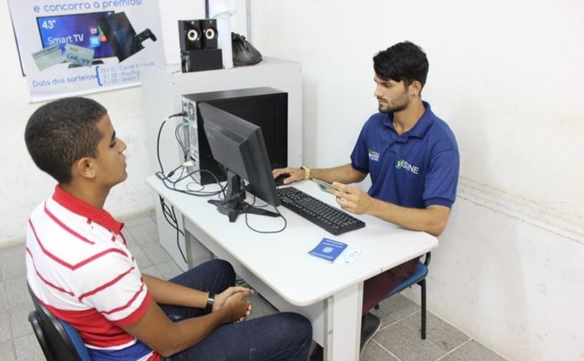 Dia do Currículo: Sine Maceió cadastra mais 45 jovens